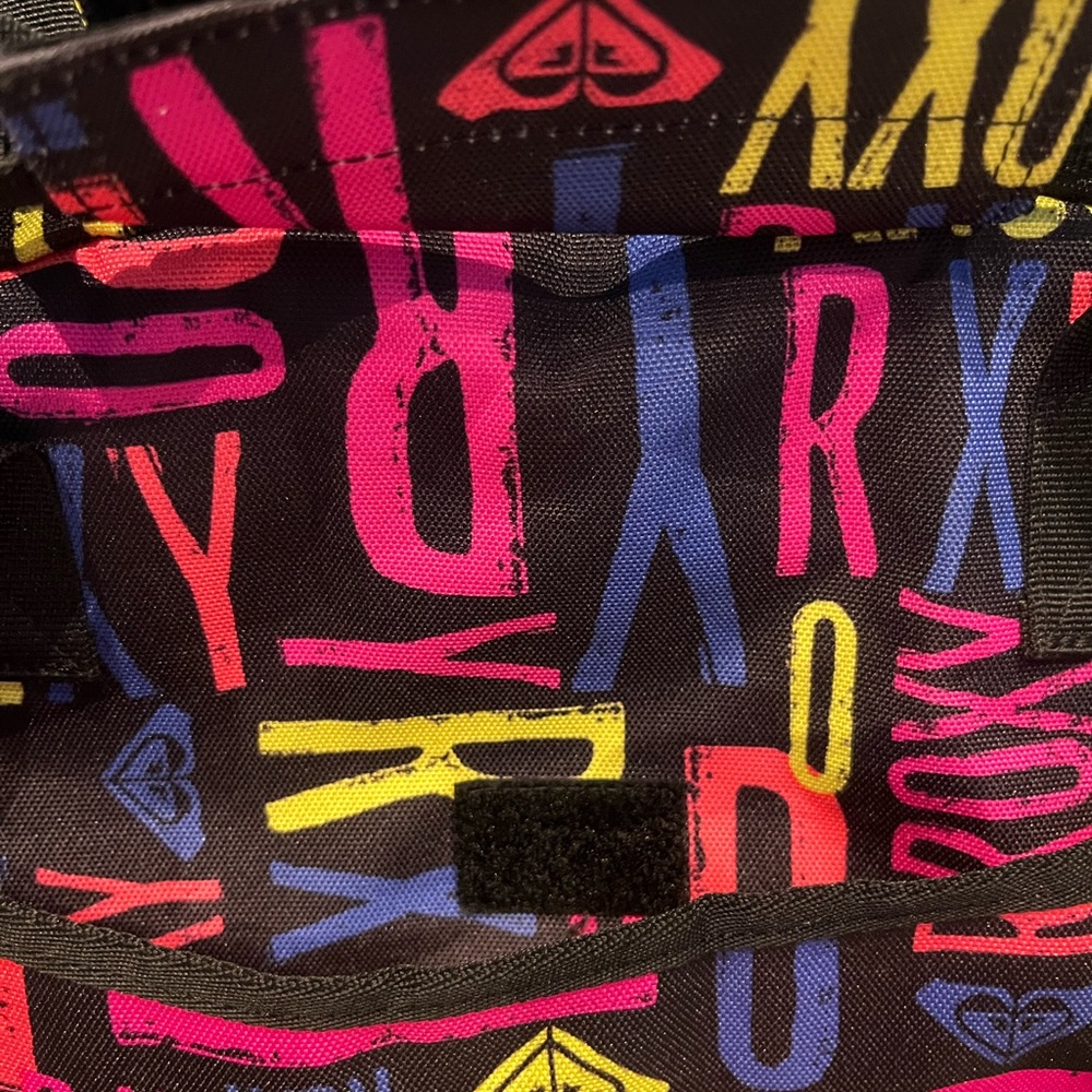 Brand New!!  Roxy Logo Duffel Bag - Picture 2 of 9